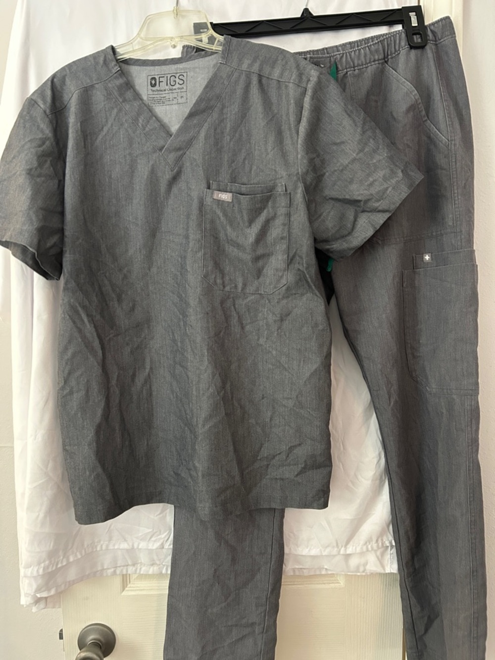 FIGS Graphite Scrub Set Short Sleeve V-Neck Scrub Top and Straight Pants